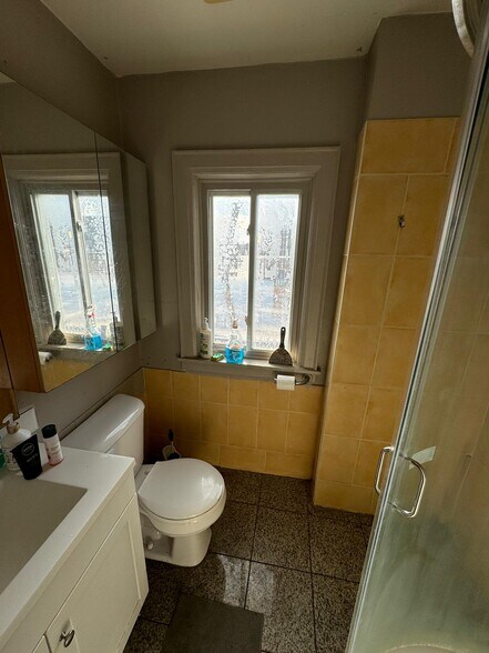 More Photos Of 84 King St W, Oshawa Storefront Retail Residential For Sale