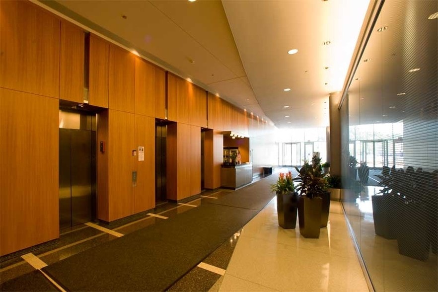 More Photos Of 909 Davis St, Evanston Office For Lease