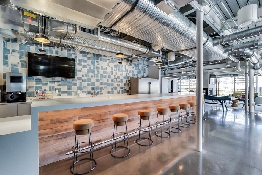 More Photos Of 603 Munger Ave, Dallas Office For Lease