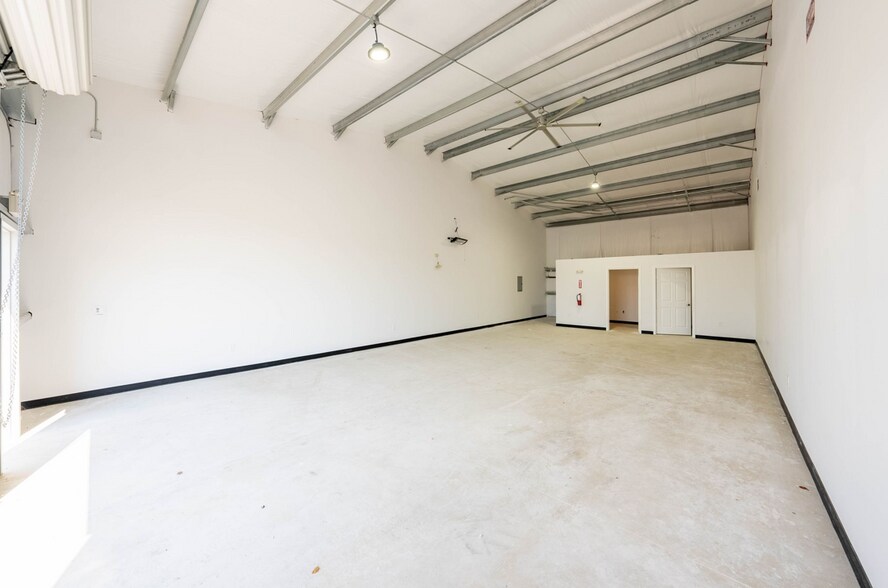 More Photos Of 2203 Cascade Pky, San Antonio Unknown For Lease