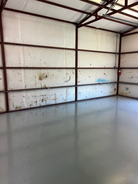 More Photos Of 302 N Main St, Collinsville Light Manufacturing For Lease