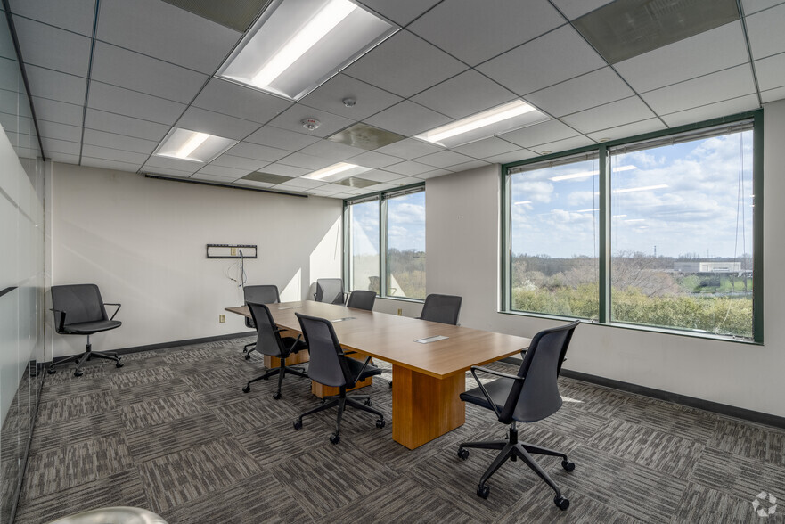 More Photos Of 9144 Arrowpoint Blvd, Charlotte Unknown For Lease