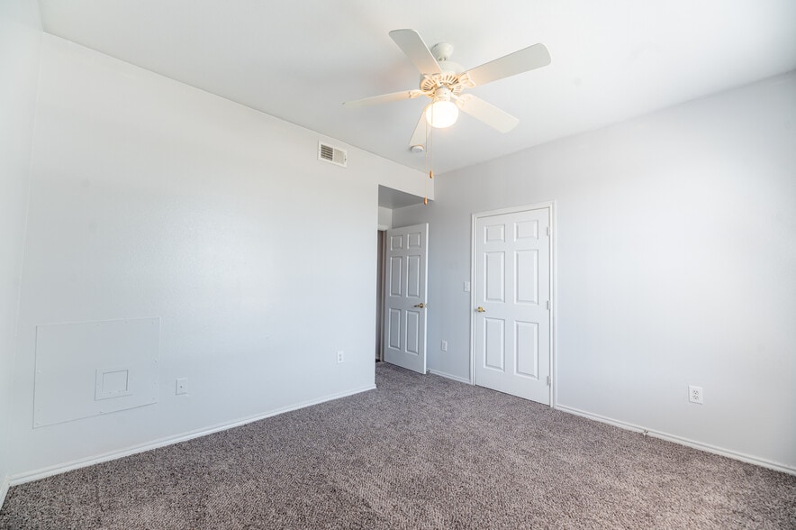 More Photos Of 300 Madison Ave, Childress Apartments For Sale
