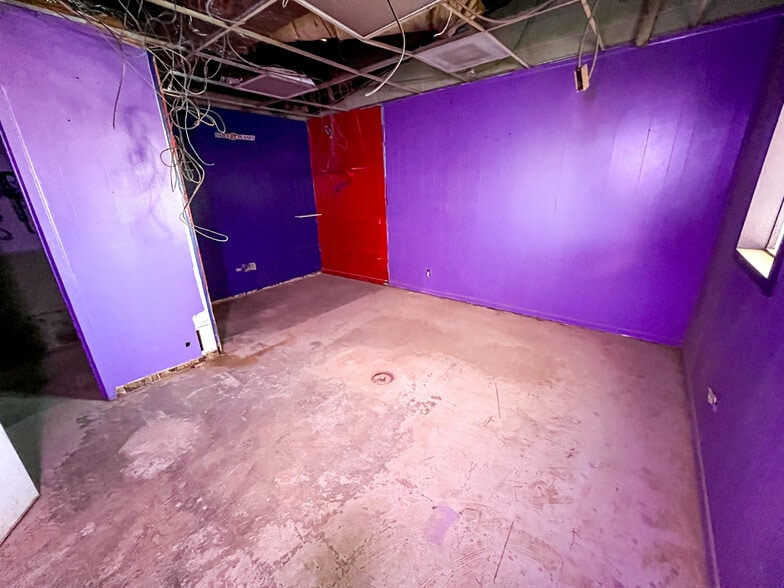 More Photos Of 3920 W Wall St, Midland Bowling Alley For Sale