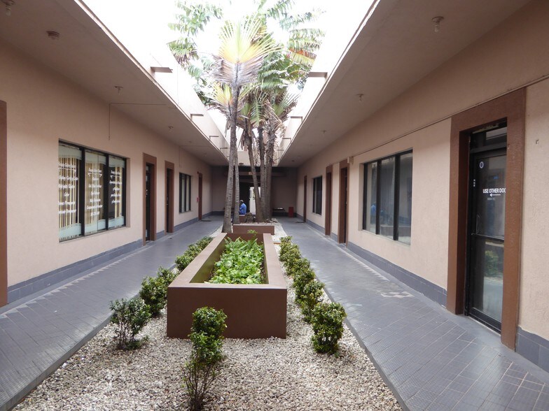 More Photos Of 3700-3750 W 16th Ave, Hialeah Office For Lease
