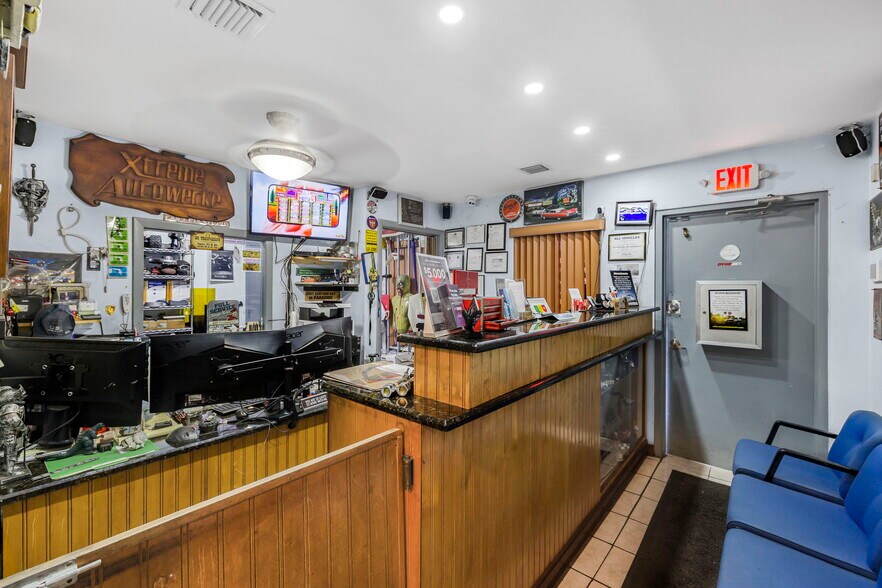 More Photos Of 12468-12470 SW 128th St, Miami Service For Sale