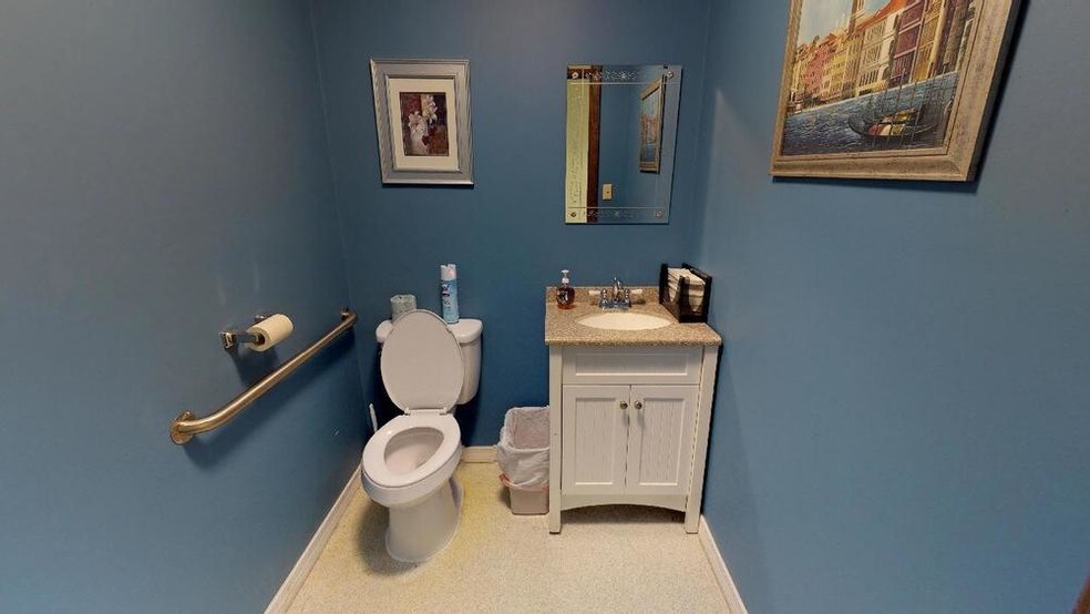 More Photos Of 4320 5th Ave, Marianna Medical For Lease