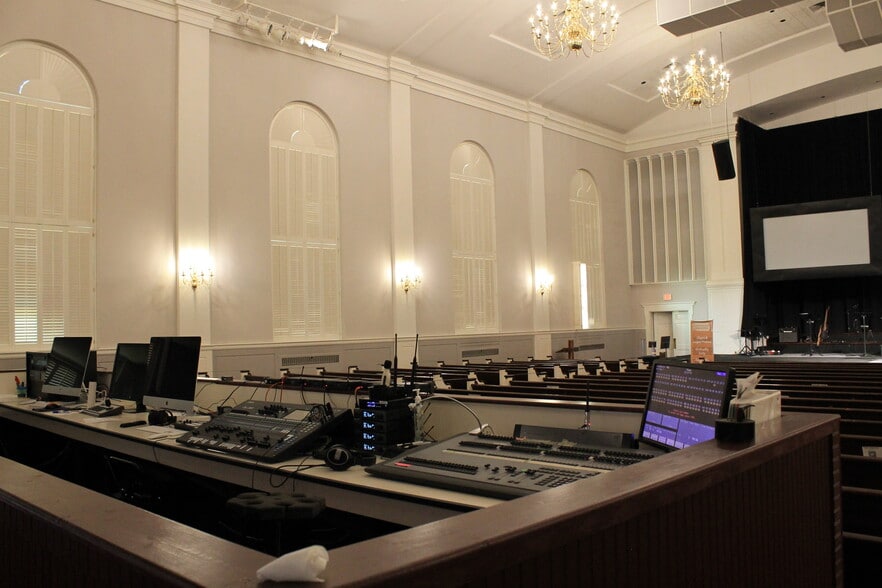 More Photos Of 401 W Poplar St, Elizabethtown Religious Facility For Sale