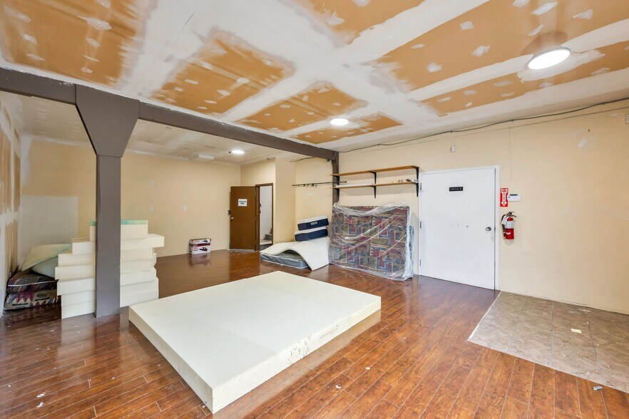 More Photos Of 6455 64 St, Delta Manufacturing For Sale