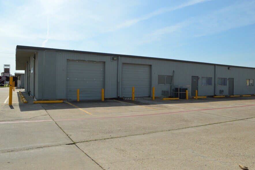 More Photos Of 9801-9811 Harwin Dr, Houston Warehouse For Lease