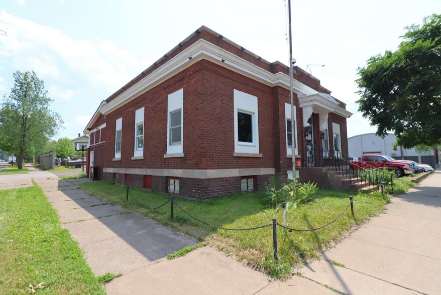 More Photos Of 220 Main St E, Ashland Office For Sale
