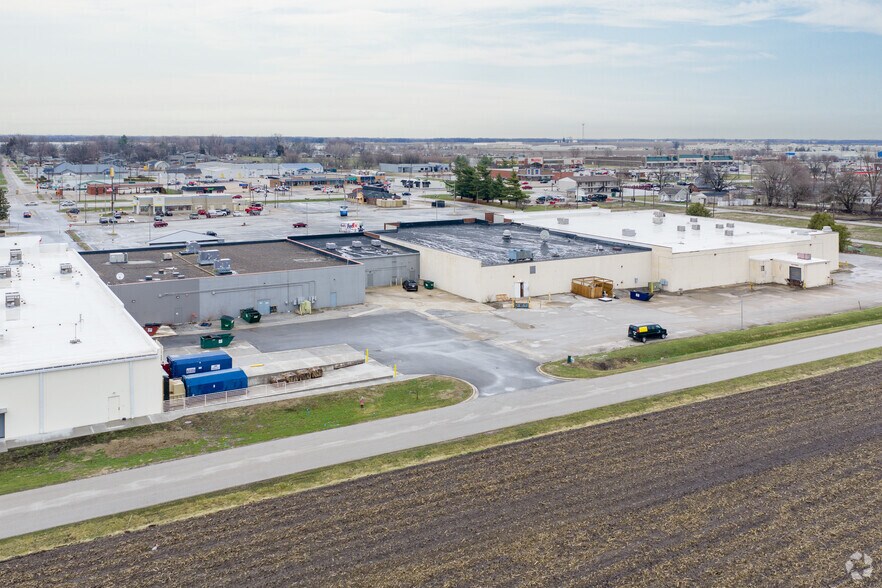 More Photos Of 1331-1335 E Jackson St, Macomb Storefront For Sale