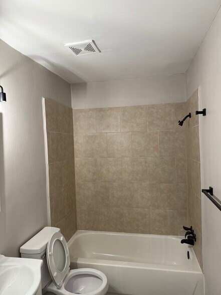 More Photos Of 1321 N 3rd St, Vincennes Apartments For Sale