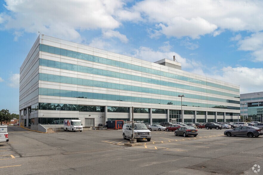 More Photos Of 990 Stewart Ave, Garden City Office For Lease