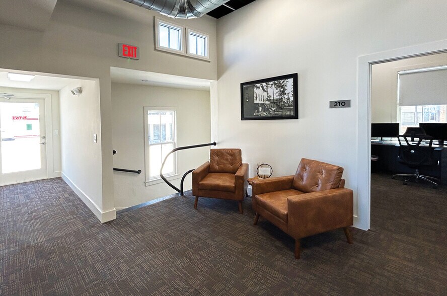More Photos Of 152 Park Ave, Winter Park Coworking Space