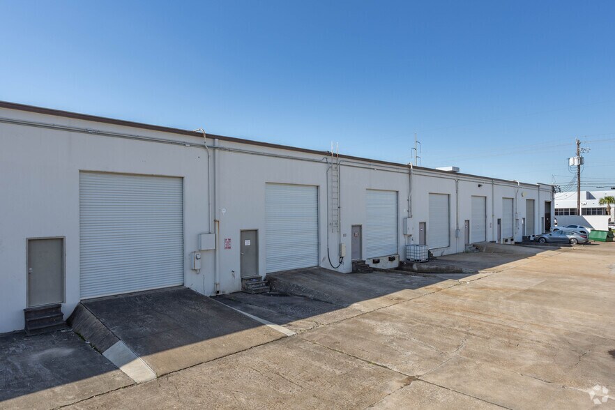 More Photos Of 8701-8723 Knight Rd, Houston Unknown For Lease