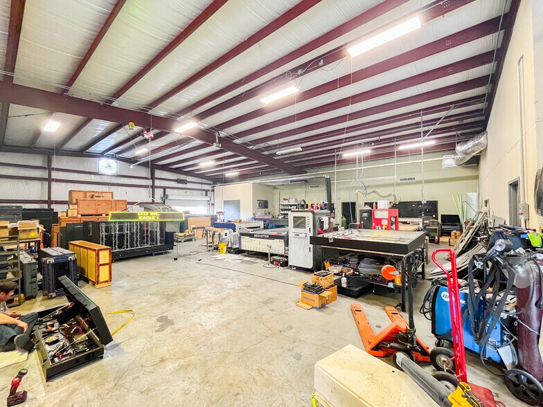 More Photos Of 11710 Cloverland Ave, Baton Rouge Warehouse For Lease
