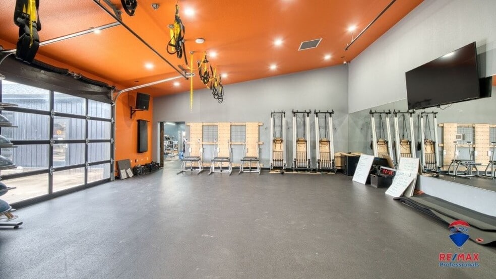 More Photos Of 5201 S Douglas Hwy, Gillette Bar For Sale