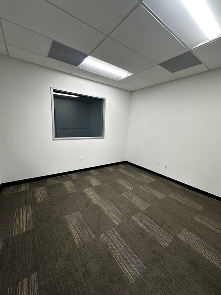 More Photos Of 15610-15630 S Figueroa St, Gardena Warehouse For Lease