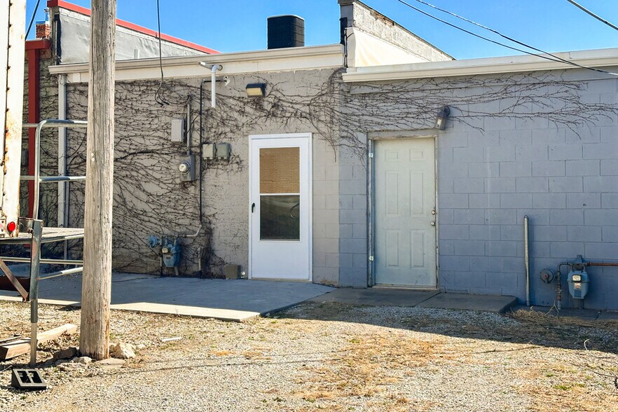 More Photos Of 166 Main St, Springfield Office For Sale