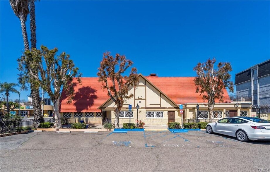 More Photos Of 1317-1319 N Main St, Santa Ana Storefront Retail Office For Sale