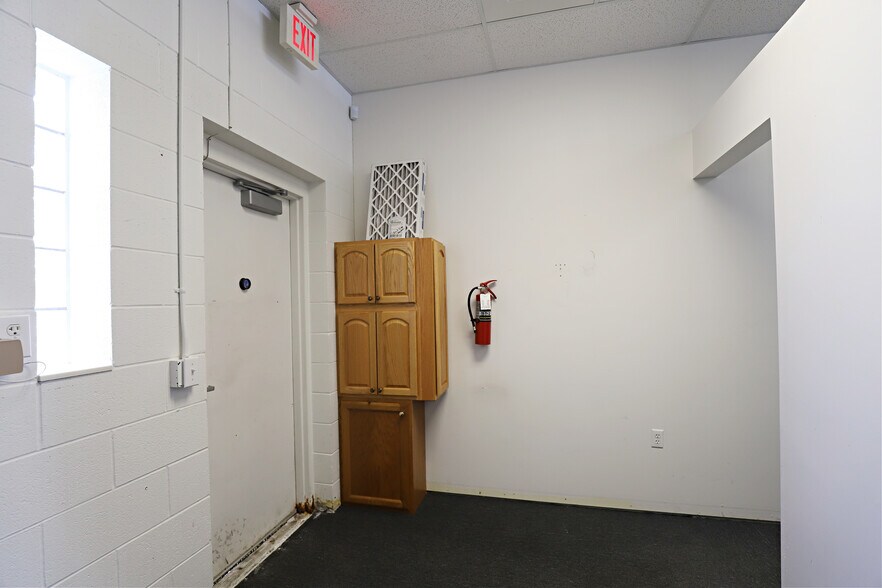 More Photos Of 1067-1095 E Bristol Rd, Burton Unknown For Lease