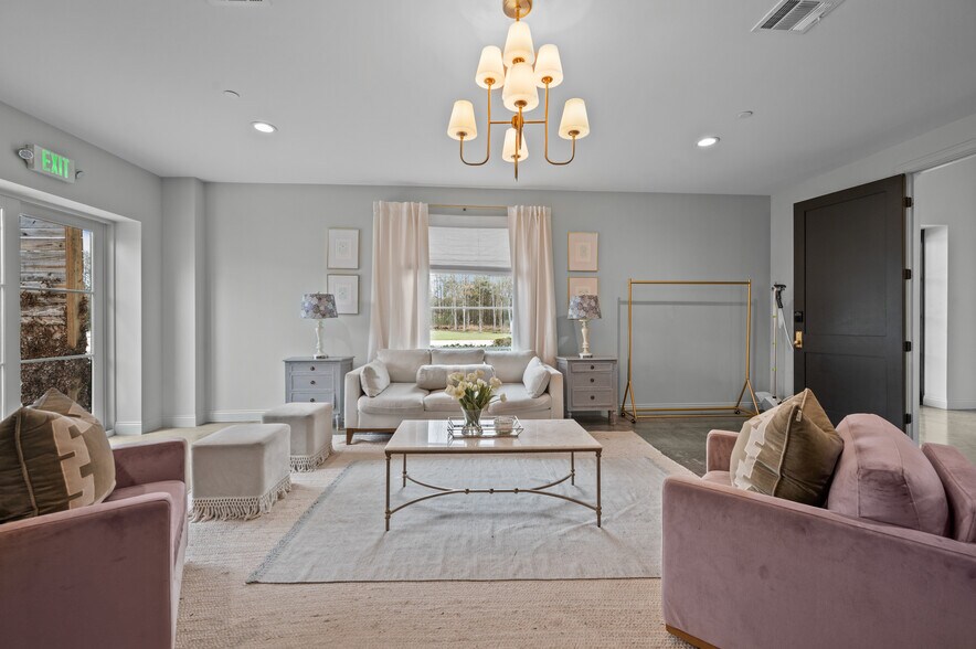 More Photos Of 6644 TX-61, Anahuac Theater Concert Hall For Sale