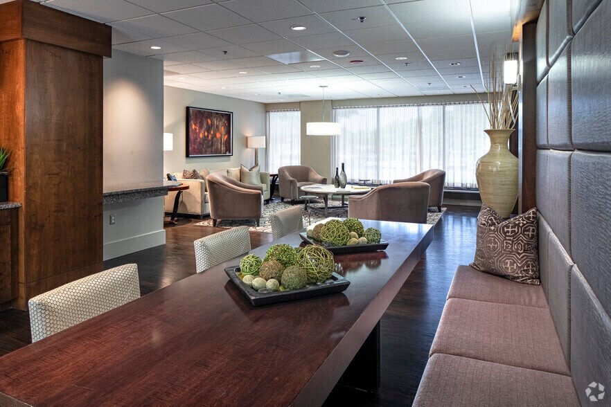 More Photos Of 13873 Park Center Rd, Herndon Office For Lease