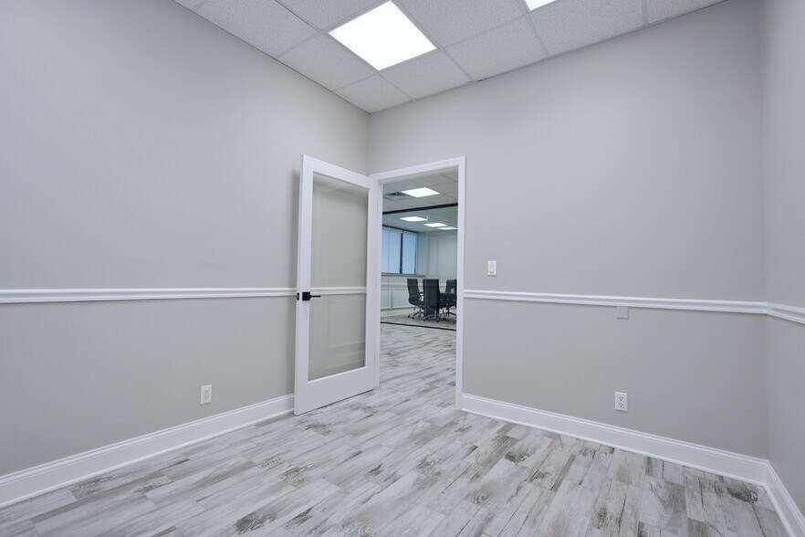More Photos Of 260 Christopher Ln, Staten Island Medical For Lease