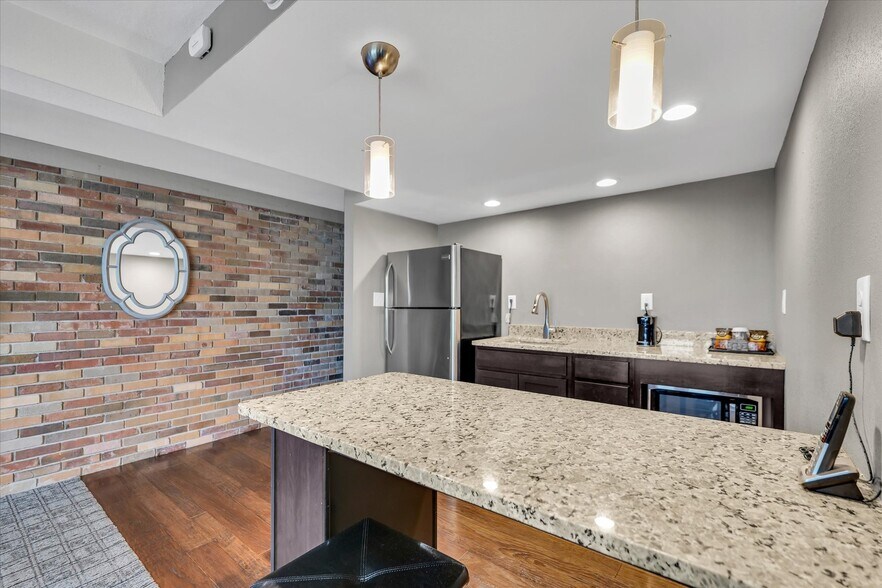 More Photos Of 1907 N Cunningham Ave, Urbana Hotel For Sale