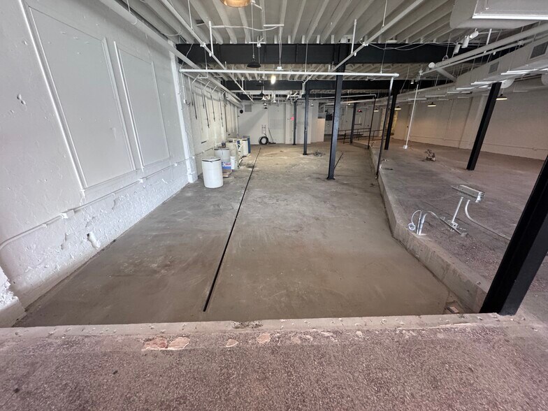 More Photos Of 5604 York Rd, Baltimore Storefront For Lease