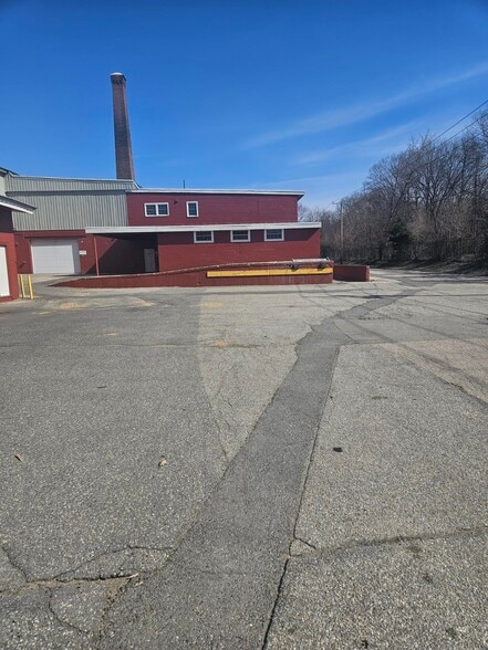 More Photos Of 33 Elm St, Merrimack Warehouse For Lease