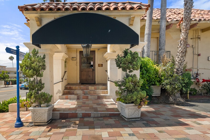 More Photos Of 690-696 South Coast Highway, Laguna Beach Hotel For Sale