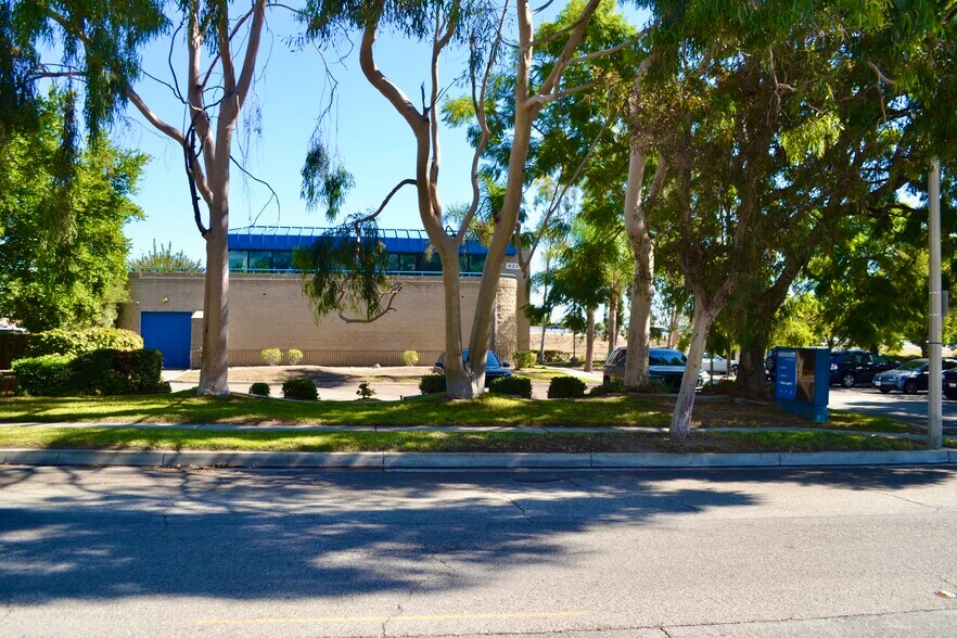 More Photos Of 9233 Charles Smith Ave, Rancho Cucamonga Flex For Sale