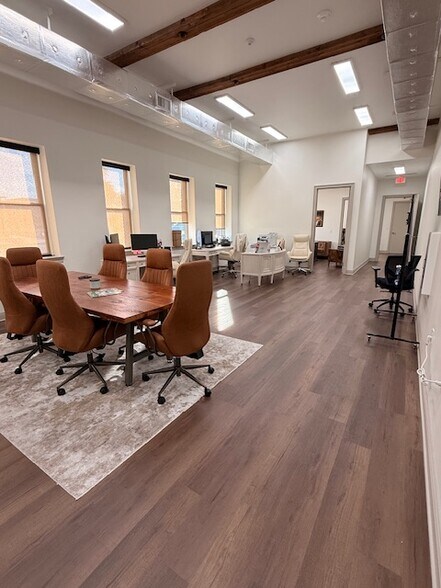 More Photos Of 24 W Chase St, Pensacola Office For Lease