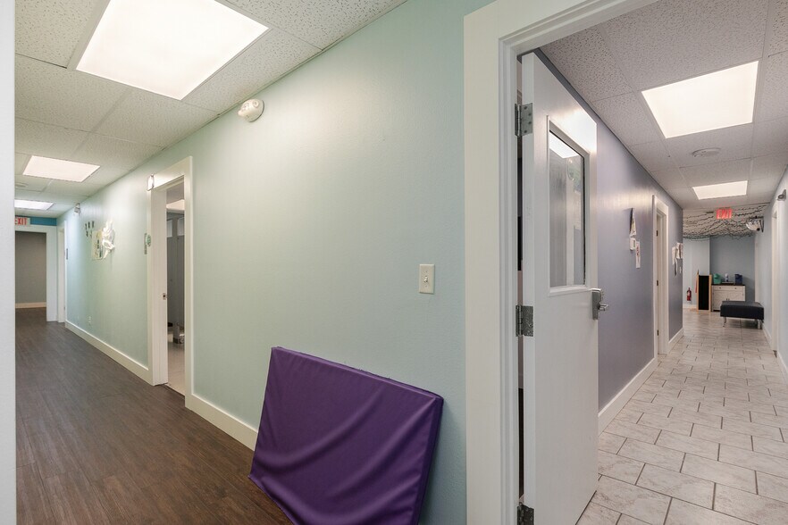 More Photos Of 500 W Daniels St, Ozark Office For Sale