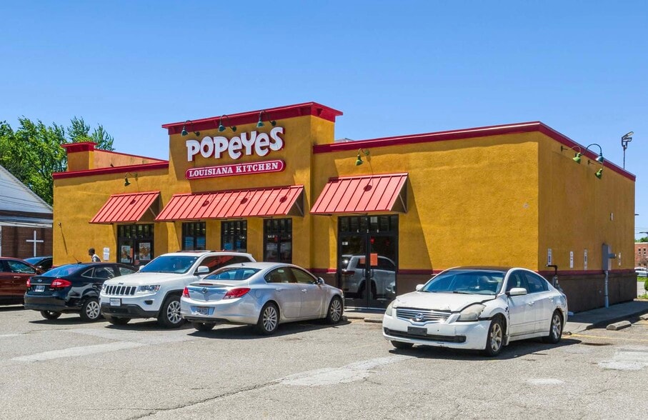 Primary Photo Of 620 N Howard St, Akron Fast Food For Sale