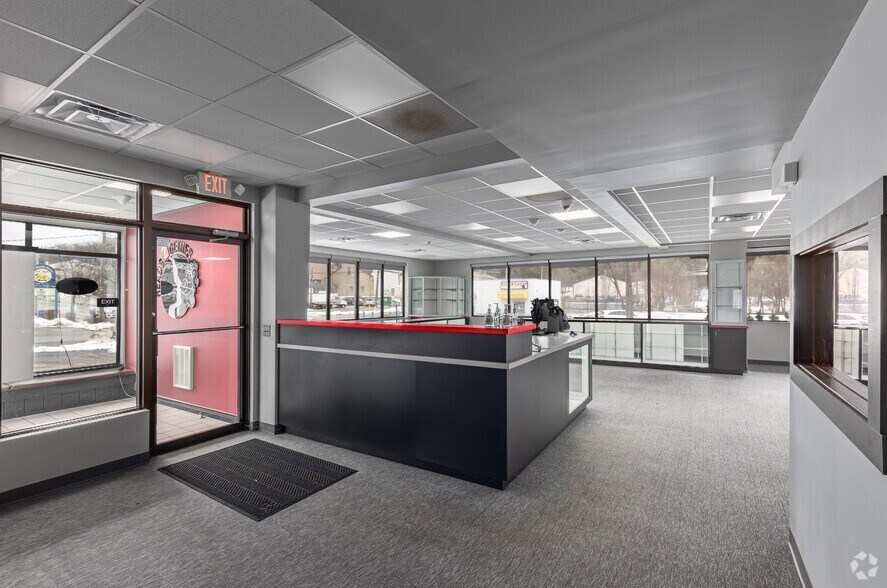 More Photos Of 875 W Chestnut St, Washington Restaurant For Sale