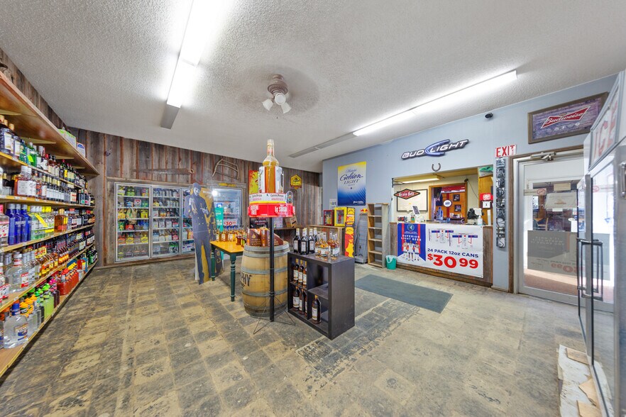 More Photos Of 209 N 5th Ave E, Truman Freestanding For Sale