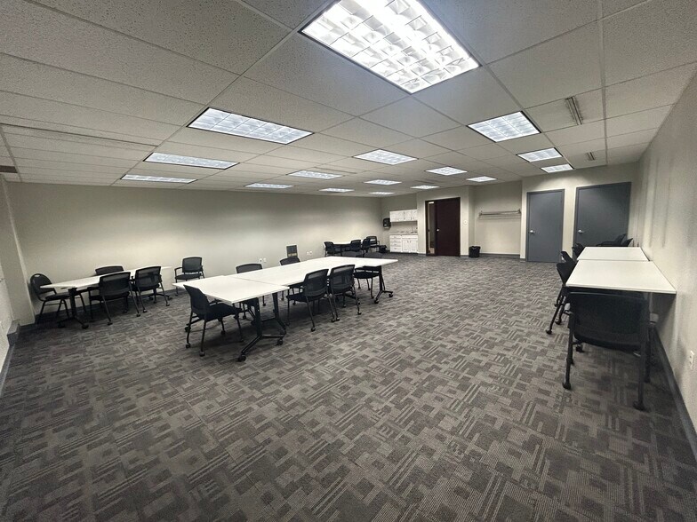 More Photos Of 90 W Chestnut St, Washington Office For Sale