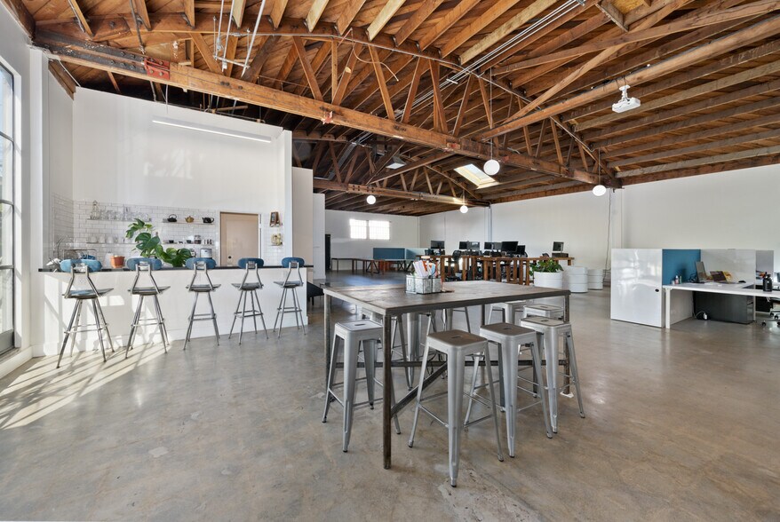 More Photos Of 3740 Motor Ave, Los Angeles Office For Lease