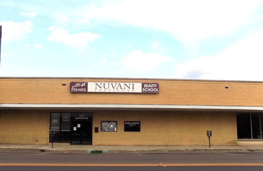 More Photos Of 100 W Main St, Eagle Pass Storefront For Sale