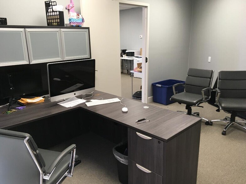 More Photos Of 5333 S Mingo Rd, Tulsa Showroom For Lease