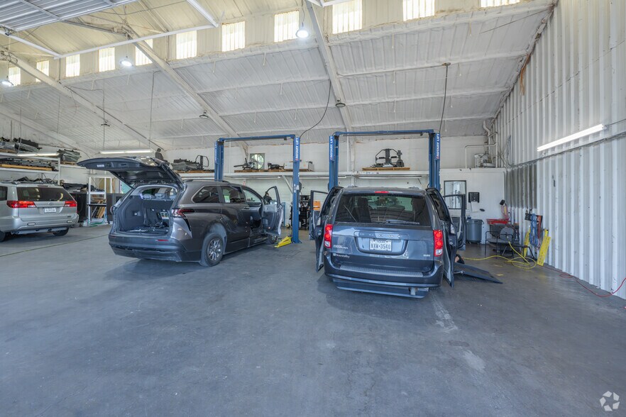 More Photos Of 2108 N Beach St, Haltom City Auto Repair For Sale