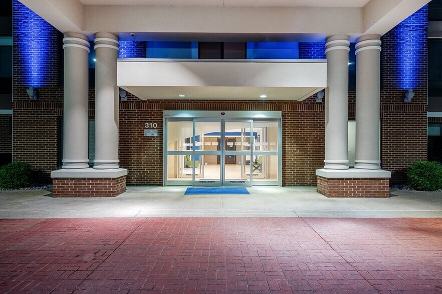 More Photos Of 310 Orchard Hill Dr, Tell City Hotel For Sale