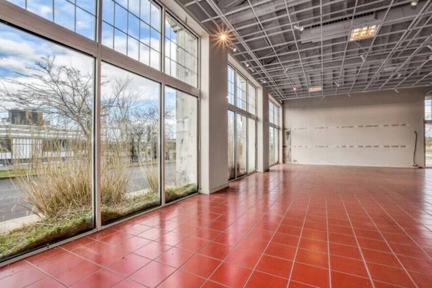 More Photos Of 54 Montauk Hwy, Southampton Freestanding For Sale