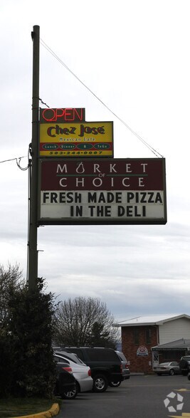 More Photos Of 8502 SW Terwilliger Blvd, Portland Supermarket For Lease