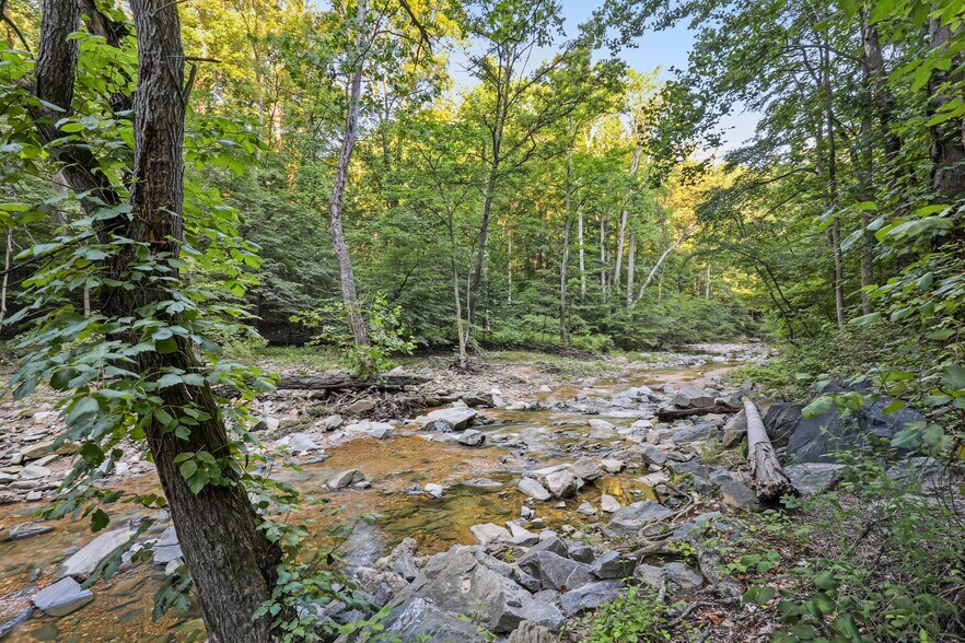 More Photos Of 1350 Beverly Rd, McLean Apartments For Lease