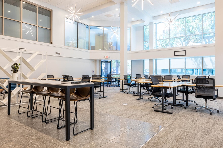More Photos Of 333 3rd Ave N, Saint Petersburg Coworking Space