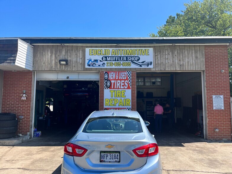 Primary Photo Of 613 E 200th St, Cleveland Auto Repair For Sale